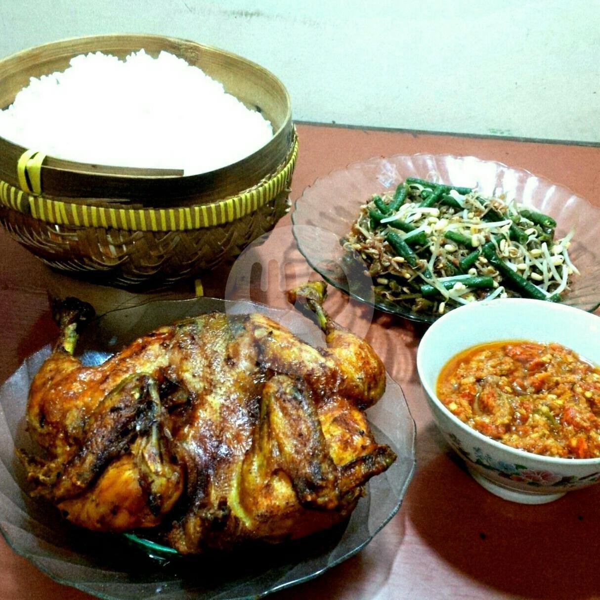 Ayam Goreng Utuh (Tnp Nasi) menu Ayam Bakar Kanghut, Kedungkandang