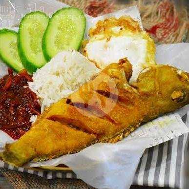 Nasi Uduk Ikan Mujaer menu PAKAR NASI UDUK
