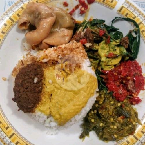 Nasi Ayam Goreng menu RM Goyang Lidah Masakan Padang, LA Sucipto