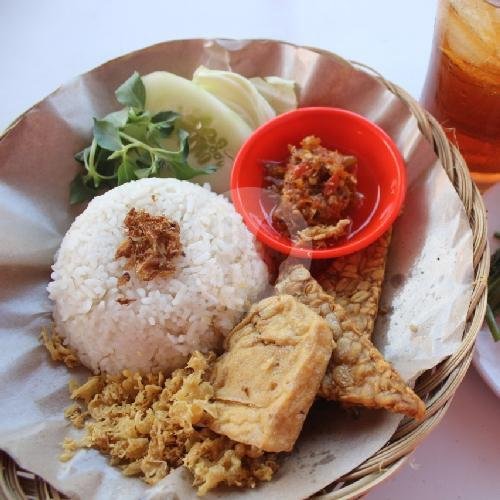 Paket Ca Kangkung menu Warung Penyetan Bu Wid, Karangmalang