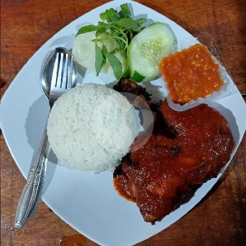Lalapan Lele menu Angkringan Naga, Glagah
