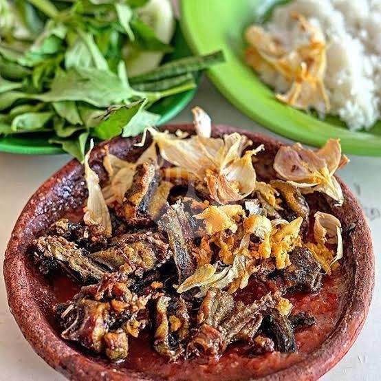 Belut Goreng Biasa + Nasi + Tahu + Tempe + Lalapan + Es Teh menu Spesial Belut Bu Yuli, Dharmahusada