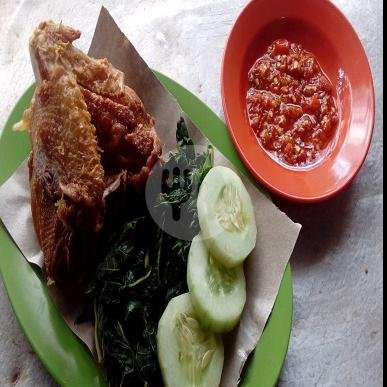 Bebek Utuh menu Bebek Goreng H Slamet, Kolonel Marhadi