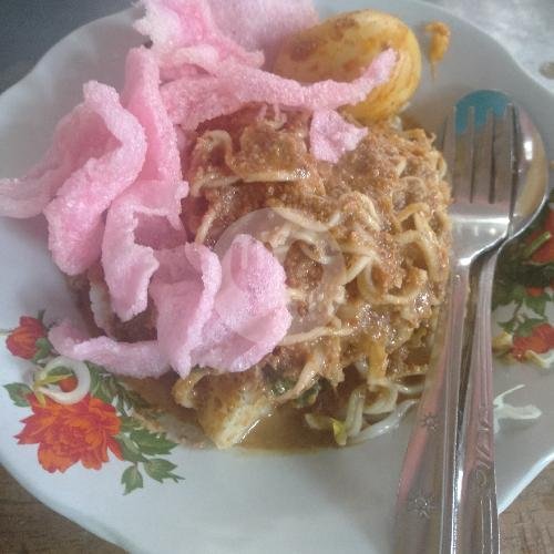 Lontong Gulai Ayam menu Dapur Minang Lima Saudara