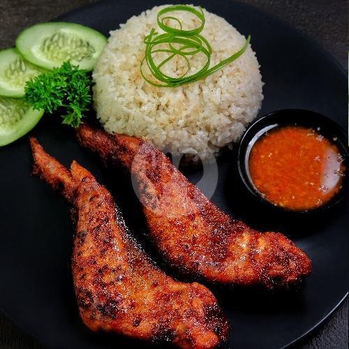 Kepak Madu Mael Bandung: Surga Kuliner Malam dengan Sayap Ayam Menggoda