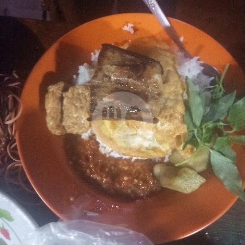 Pe +telur menu Sego Sambel Sepanjang, Taman