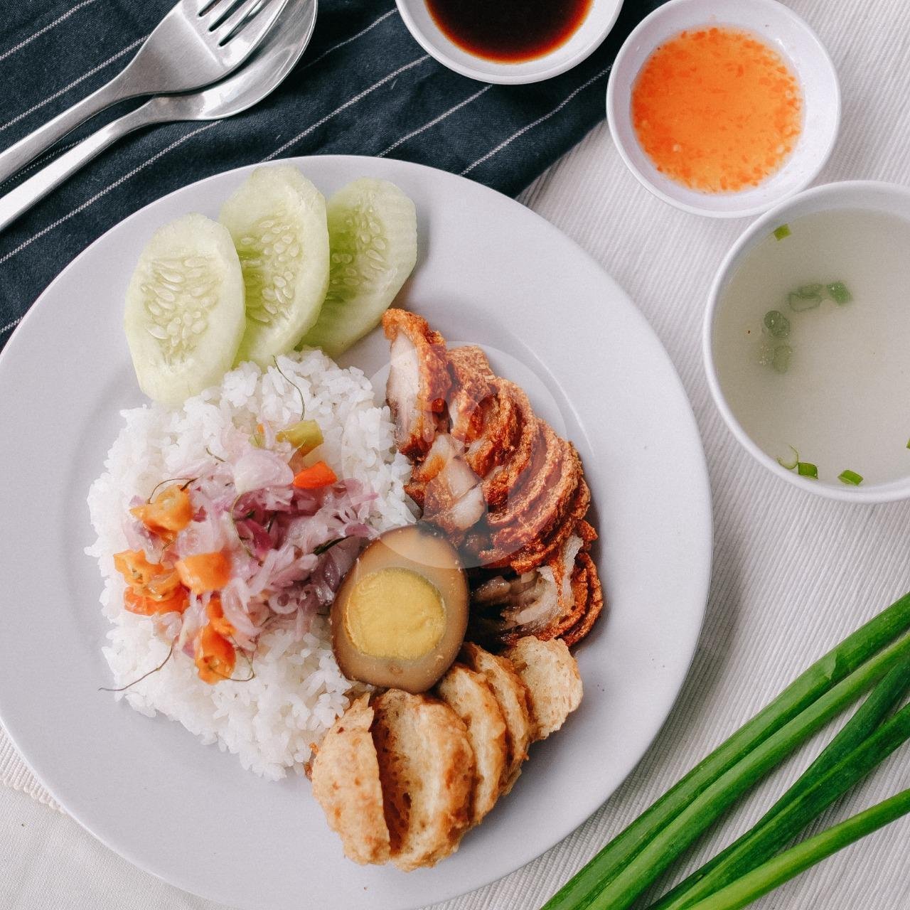 Nasi Campur Sambal Matah menu Samcan Goreng Epenk, Kelapa Gading