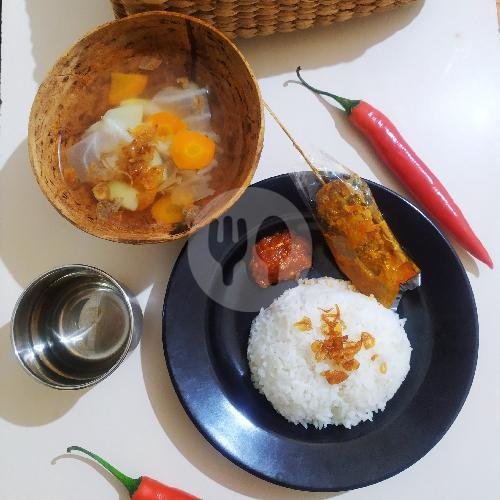 Nasi Campur Lauk Ayam Goreng menu Warung Semur Gang Buntu, Klojen