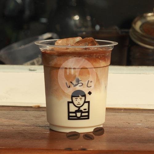 Kopi Susu Karamel menu Pukul Satu Kopi, Dharmawangsa