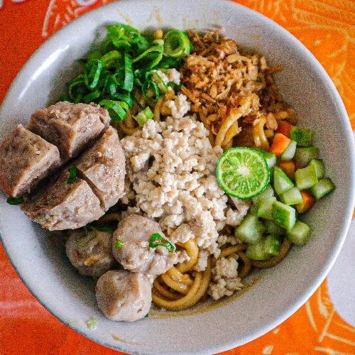 Mie Baso Isi Cincang menu Mie Baso Elvira, Veteran