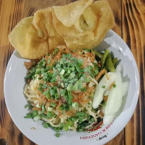 Jus Wortel menu Pangsit Cwi Mie Bromo Cak Darto, Junrejo