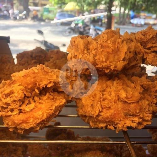 Nasi Ayam Crispy +Es Teh menu Lalapan Belut Prima Sulfat Cak Wanto, Blimbing