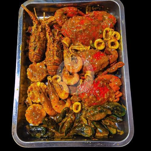 Seafood Combo 4 menu Dapur Uci Ndut, Padang Barat