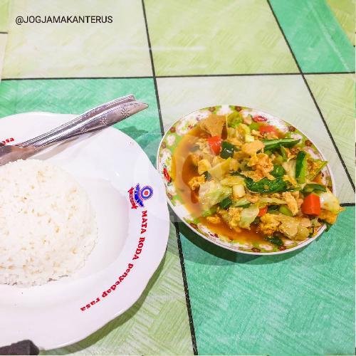 Review Warung Pak Rojo: Makanan Enak dan Suasana Cozy di Sinduadi Yogyakarta