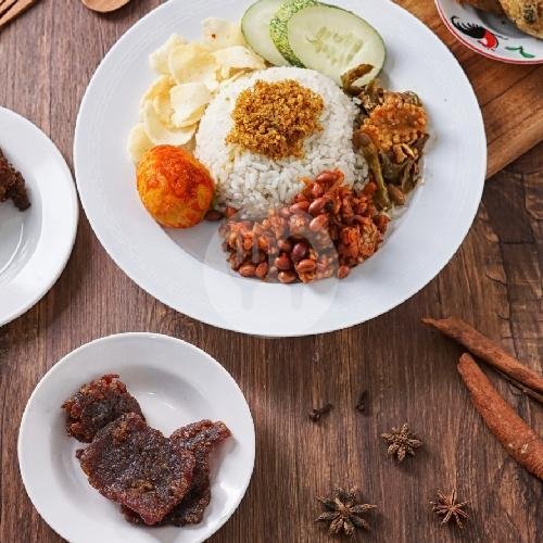 Nasi Gurih Ayam Goreng menu Kuliner Medan Julia, Rawamangun