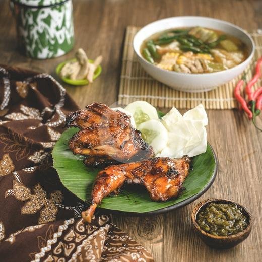Ayam Bakar + Lalap + Sambel Bawang menu Lombok Idjo - Karang Anyar - Ayam Goreng Spesial Lombok Ijo