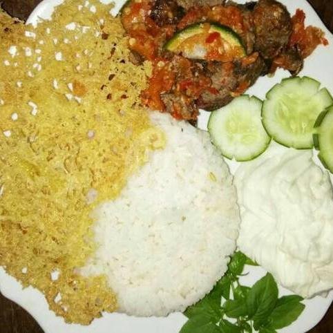 Paket LeLe Goreng + Nasi . Gratis Teh.Hangat/Air.Mineral menu Mikayla Ayam Kremes & Ayam Geprek, Gedangan