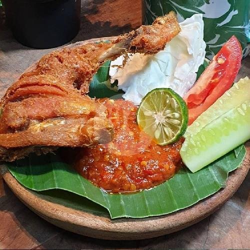 Ayam Bakar menu Warung Mantul, Jatinegara
