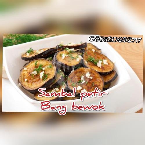 Ikan Asin Japu menu Pecel Lele Sambal Petir Bang Bewok, Ciputat Raya