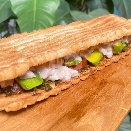 FAMOUS BEEF WITH CHEESE OAT TOAST menu Nin Salad Roll