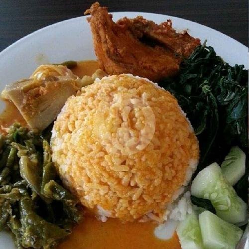 Review RM Nasi Padang Putra Tanjung: Nikmati Masakan Padang Lezat di Bandung