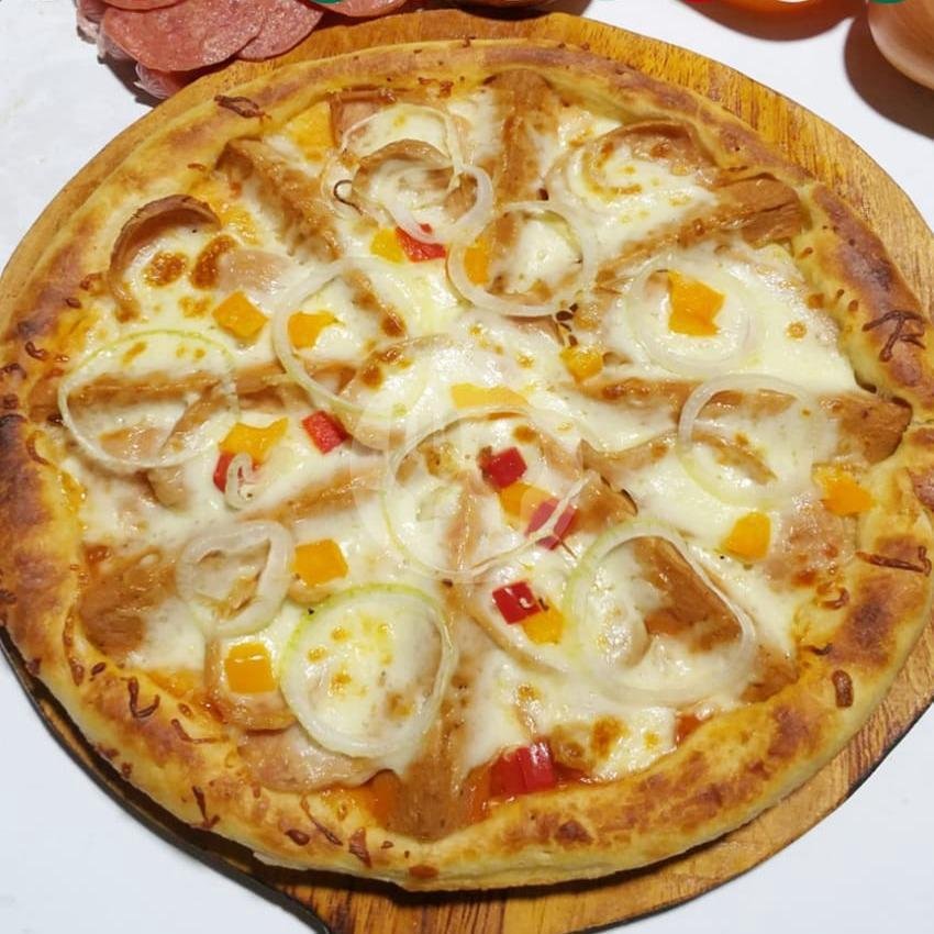 Bratwusrt M menu Pizza Dezzo, Godean