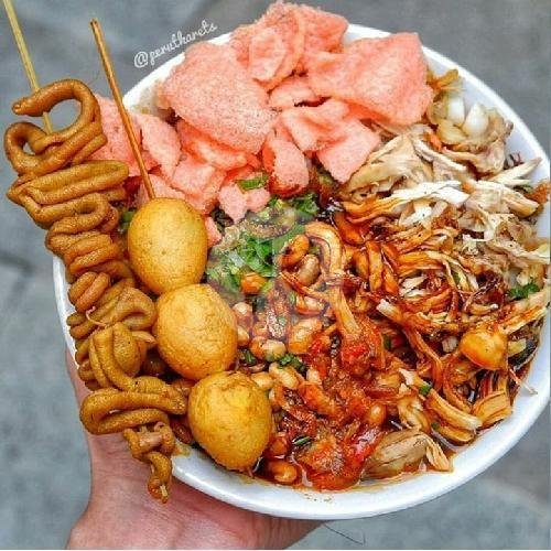 Review Bubur Ayam Spesial Kari “Mas Bejo” di Green Garden: Makanan Enak dan Terjangkau!