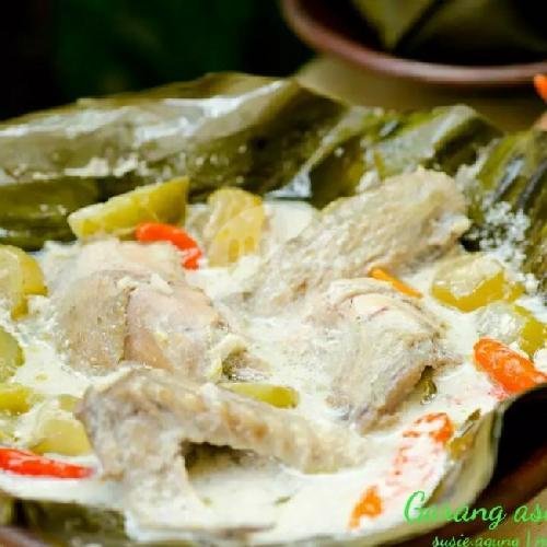 Paket Nasi Ayam Bakar menu Mbah Gembil Spesial Ayam Srundeng, Brebes