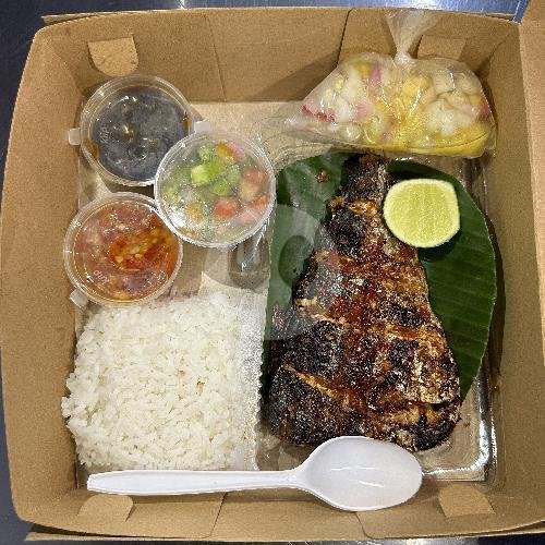 Ikan Bakar Paket / Nasi Box Ikan Bakar menu Ikan Bakar Sulawesi, Ngesrep Timur V