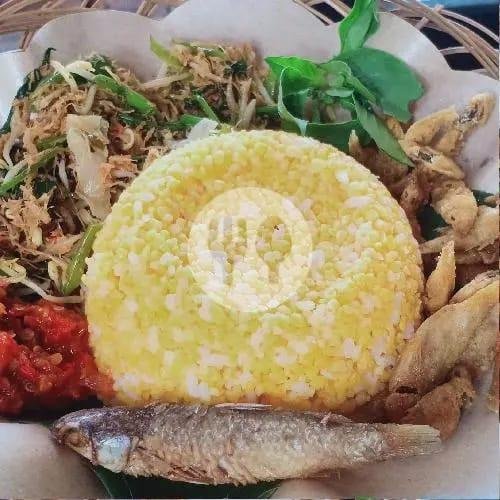 Nasi Kuning Ayam Suwir Free Aqua Gelas menu Wr Nasi Kuning Mbak Ria, Gunung Anyar Jaya