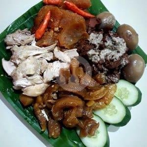Satu Ekor Ayam Goreng Kremes Pejantan menu Gudeg Koyor Ayam Kremes Bu Yanti, Simongan