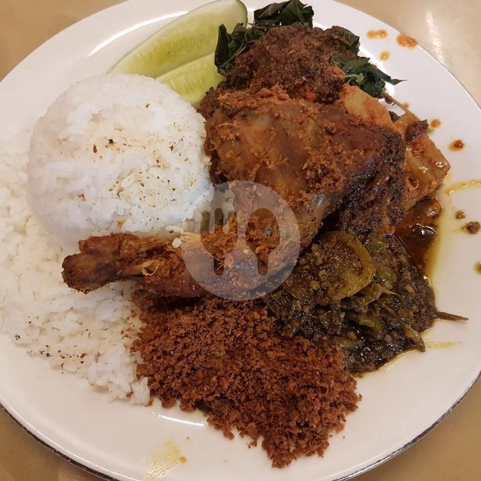 Nasi Ayam Goreng menu RM Siang Malam Masakan Padang, Kemayoran