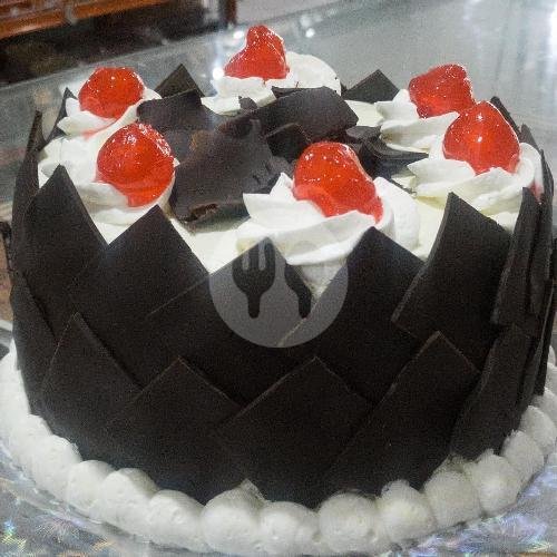 Blackforrest 2 Lapis 20 cm menu Toko Roti Mahkota Solo, Rm Said