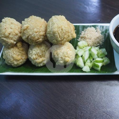 Pempek Kulit menu Warung Palembang Cek Rina, Senen