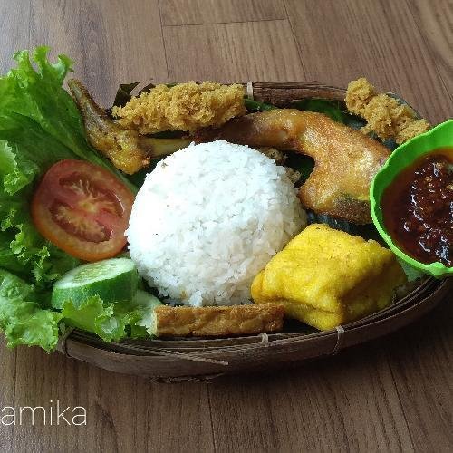 Paket A Dada menu Ayam Goreng Kremes Luna, Jendral Sudirman