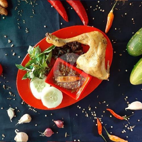 Ayam Kampung Goreng menu Bebek Hitam Klampis Asli, Klampis Ngasem