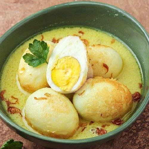 Sayur Opor Ayam menu Lontong Tahu Telor Pak Toyo, Dolopo