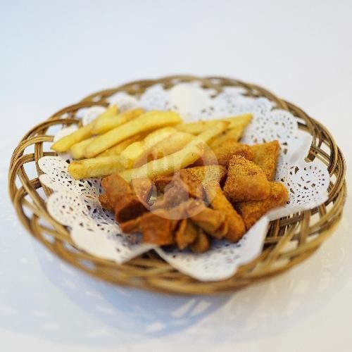 Croissant Almond menu Kopi Lawe, Laweyan