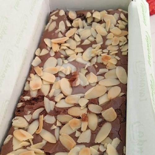 Choco Triple Fudgy Almond menu Lavanda Brownies, Karawang