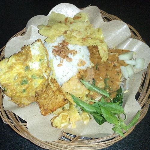 Nasi Telor Gongso Pedes menu Soto Ayam & Pecel Mbak UT, Blimbing