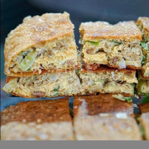 Pandan 1/2 Coklat 1/2Keju menu Martabak Royald, Manukan Tengah