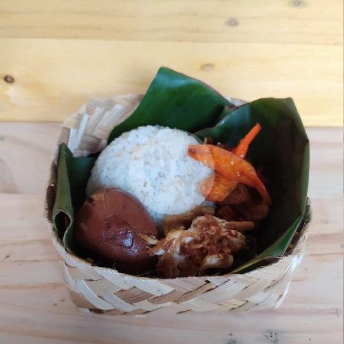 Nasi Gudeg Krecek Ayam Suwir + Telur menu Gudeg Besek Mbak Mun, Delanggu
