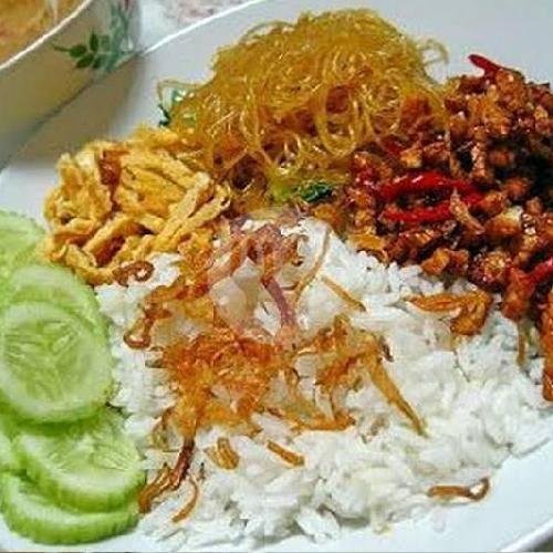 Nasi Uduk & Ayam Penyet Ibu Nelly: Kenangan Manis dan Rasa Autentik di Ciseke Besar