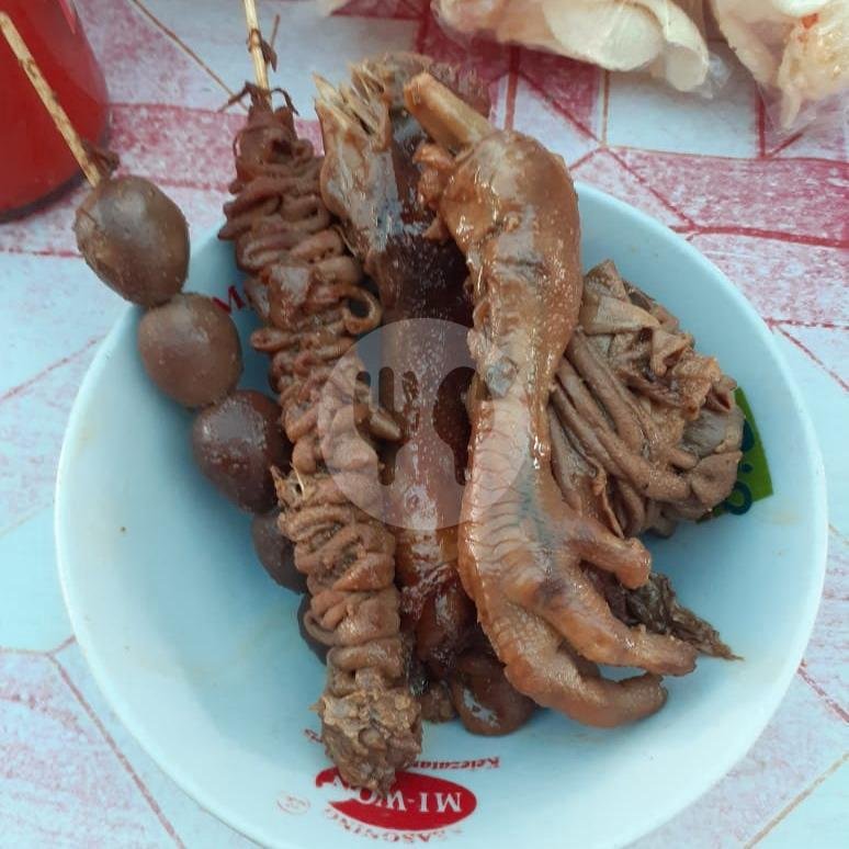 Sate Usus menu Mie Ayam Tugu Lilin, Makam Haji