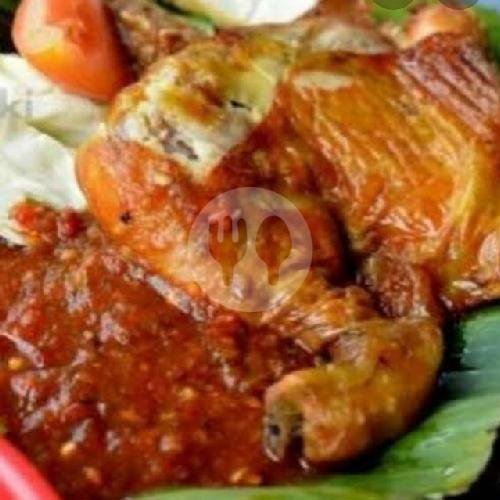 Ayam Goreng menu Pecel Lele Pak Adam, Baleendah