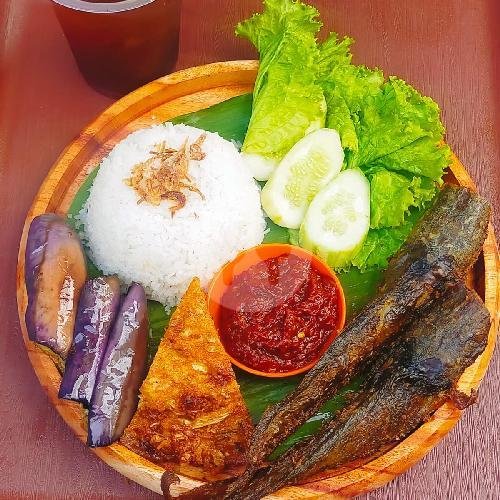 Ayam Rawit Batokok + Nasi menu Pecel Lele Bang Toyib, Pauh