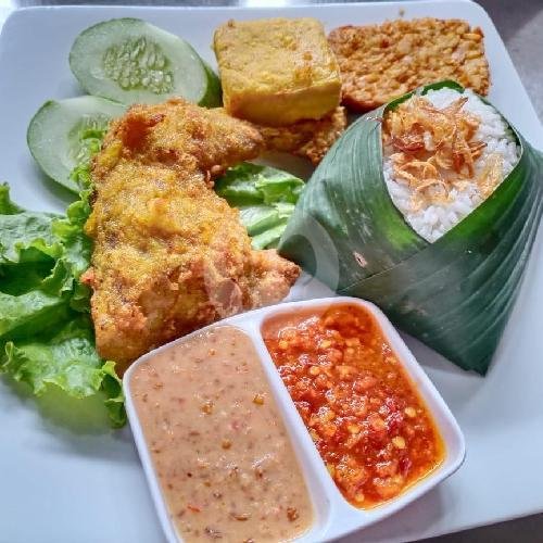 Paket Ayam Penyet Mendoan menu Waroeng Pak Eddy, Kebon Sirih