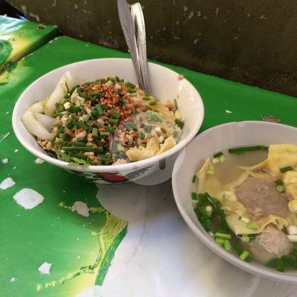 Pangsit Mie Ayam Spesial menu MS - Mie Surya Pangsit Dan Bakwan, Rungkut