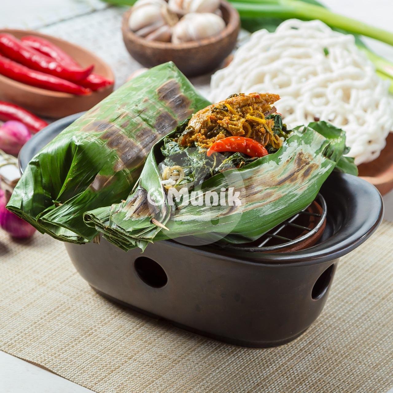 Nasi Bakar Isi Daging Ayam menu Munik Resto