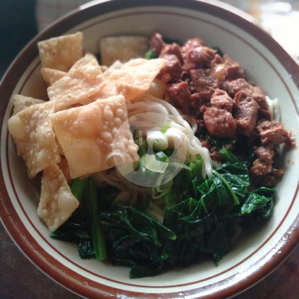 Review Bakso Daging Sapi & Mie Ayam “Mas Jum”: Surga Kuliner di Yogyakarta